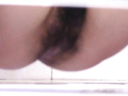 万达广场牛逼大神专门挑年轻漂亮气质美眉下手拍露脸全身再拍方便时私处特写发现一位无毛一线天极品逼