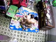 精品推薦 雜貨舖寂寞小夫妻打烊後店裡打地舖口交啪啪打炮 貌似好久沒操了有點猛啊～720P高清