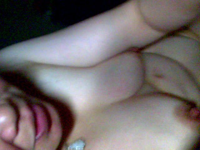 隔壁大妈柔软的舌头把我龟头舔舒服还会顶马眼