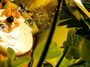 精品旅馆绿叶偷拍猥琐四眼仔把好友支走迫不及待和女友啪啪这女的貌似年纪比他大很多