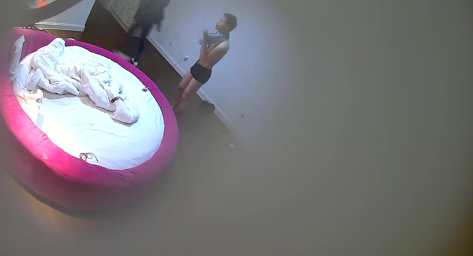 圆床大学生情侣开房造爱眼镜美眉身材苗条呻吟声特嗲年轻精力旺盛多体位干了3炮还玩裸体自拍留念对白清晰