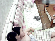 破解TP居家私密生活揭秘系列二独自在家骚女用电视边放A片边自慰旁边的打炮椅牛B大白天夫妻俩激烈啪啪呻吟声是亮点