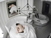 豪华套间IT公司身材苗条年轻长发美女职员与男友开房打炮身材太棒了歇歇停停干了3次美女叫的很给力啊对白清晰