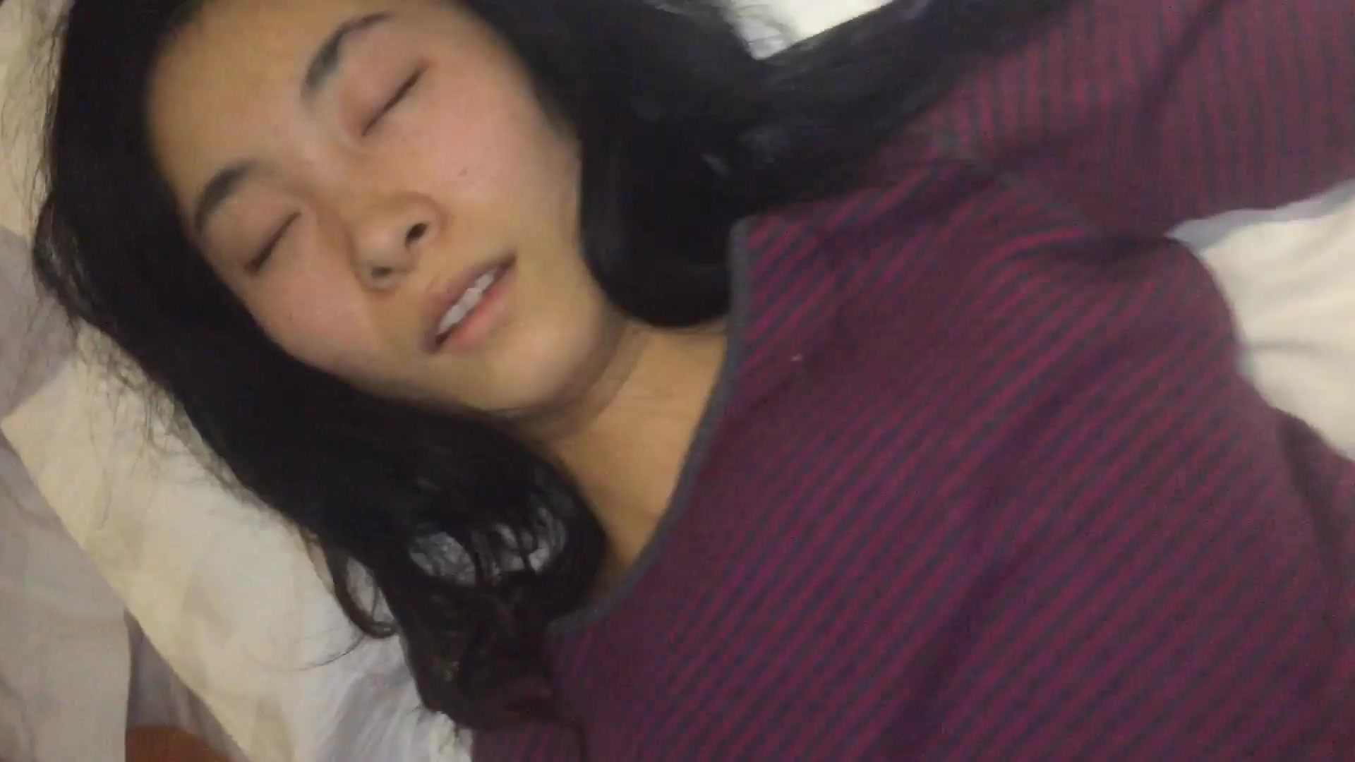 高级会所身材性感漂亮的美女前台聚餐喝醉被主管带到房间撕破丝袜捆绑啪啪,道具都用上了,最后操醒了