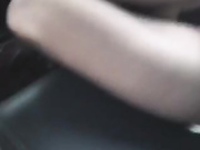 风骚TS胡玥枫小区楼下和炮友在车上激情，舌吻龟头，含着鸡巴滑滑口活真好，大白天追求这种刺激！