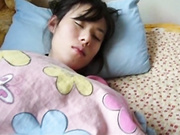 真实迷玩喝醉酒的嫂子 偷偷扣她的小骚逼和屁眼