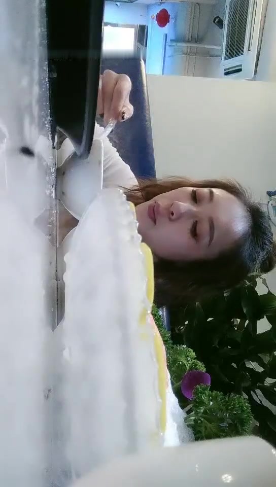 老哥约了个少妇吃完饭直播啪啪 上位骑乘大力猛操搞了两炮非常诱人 很是诱惑喜欢不要错过