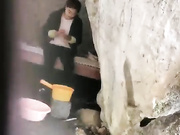 嫖妓偷拍达人强哥巡山几个正在摘菜的村姑挑了个漂亮的150到神仙洞吃快餐这价比猪肉涨得还厉害