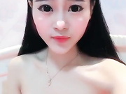 漂亮美眉没有多么大 却学会拍自慰小视频 小妹妹真的好粉