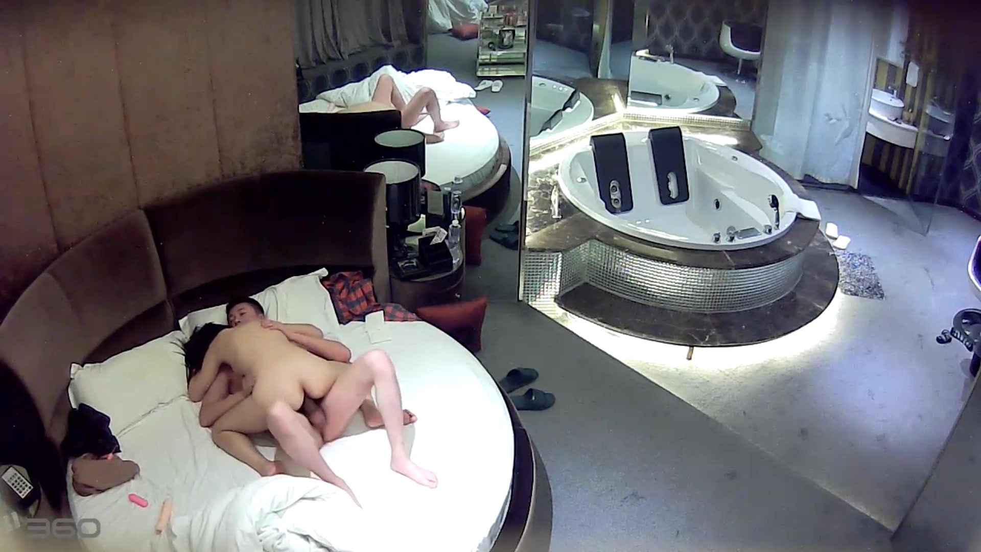 身材苗条皮肤白嫩短发小欲女喜欢大屌把男友肉棒套上一个大套子坐插爽的欲仙欲死表情淫荡射嘴里对白淫荡