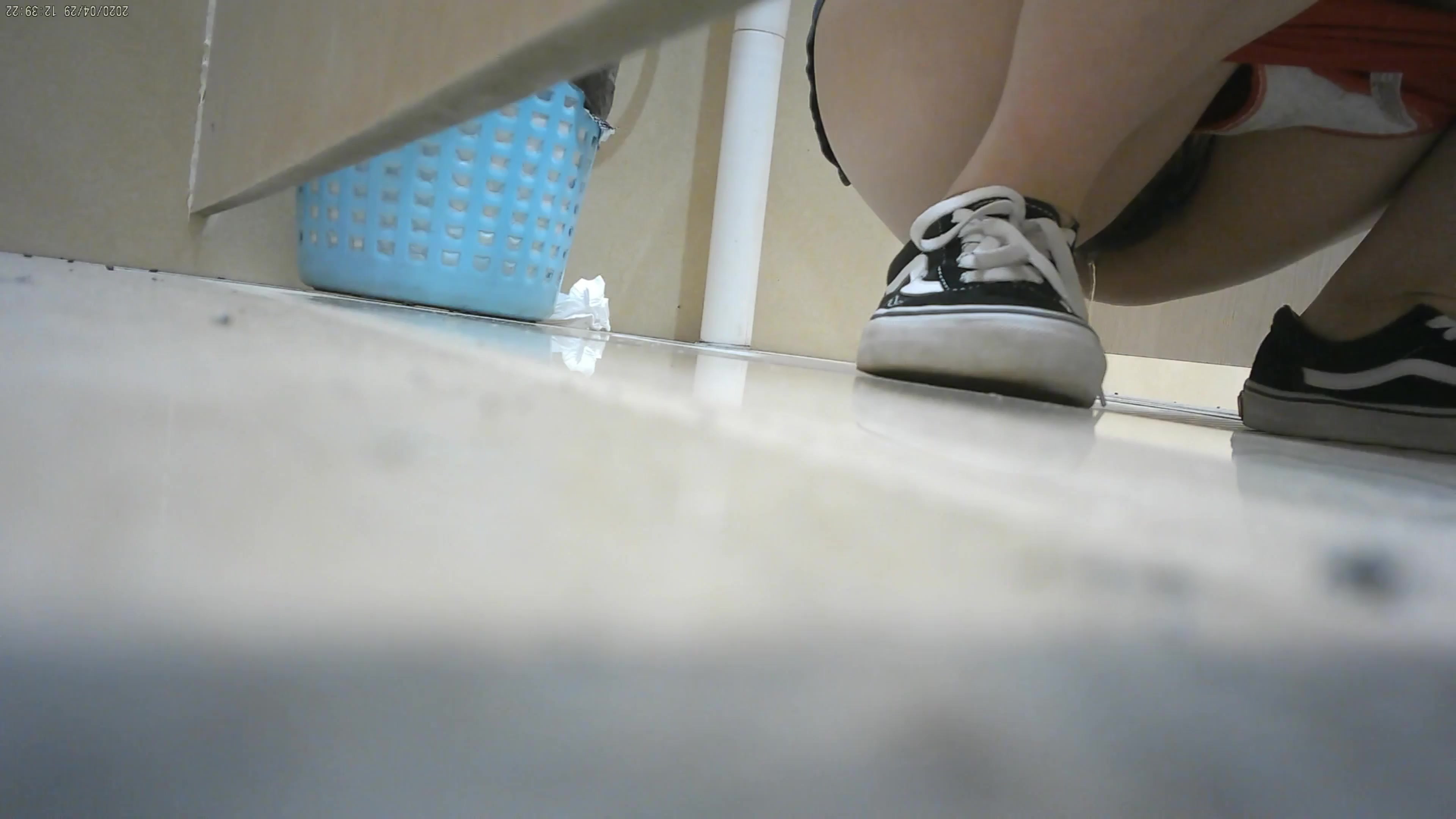 8月最新流出厕拍大神商场突然闯入系列第8期几个颜值不错的高跟美女