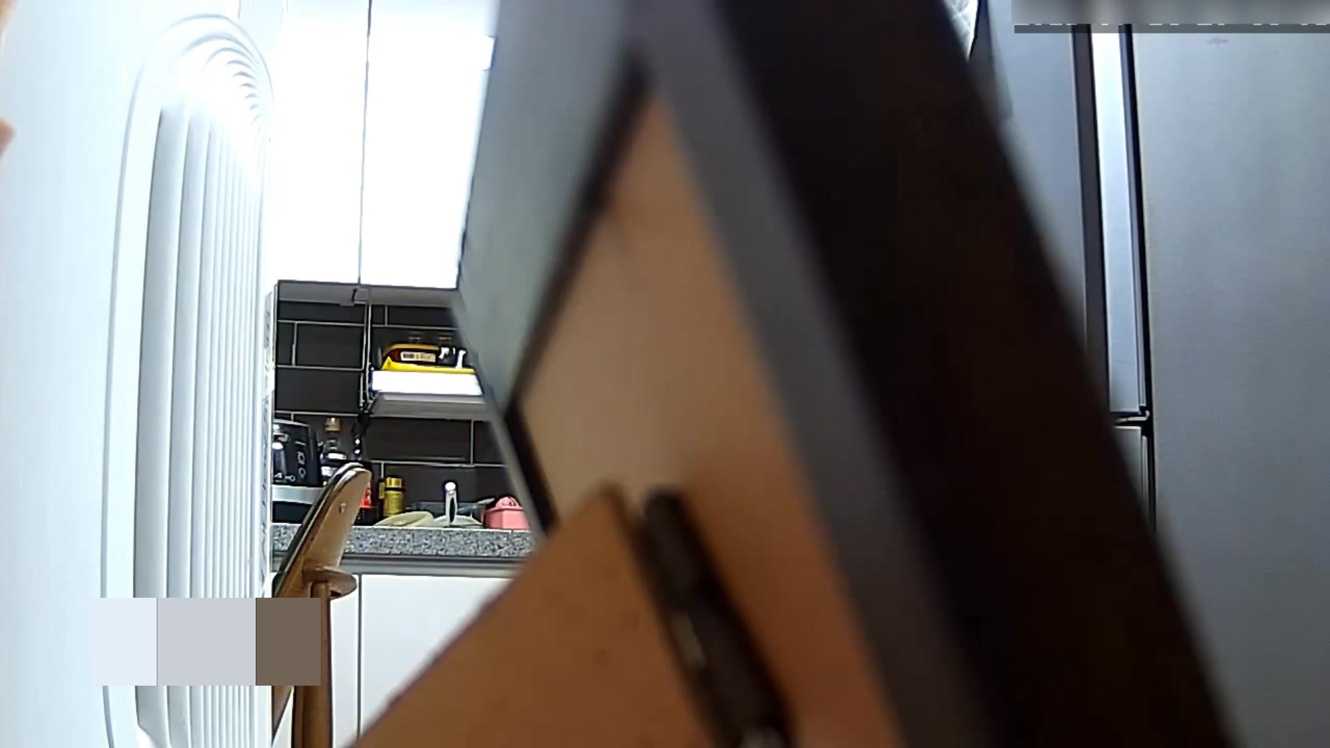 【精品推薦】駭客盜錄大奶大屁股極品少婦洗完澡後全裸護膚餵小狗 720P高清原版