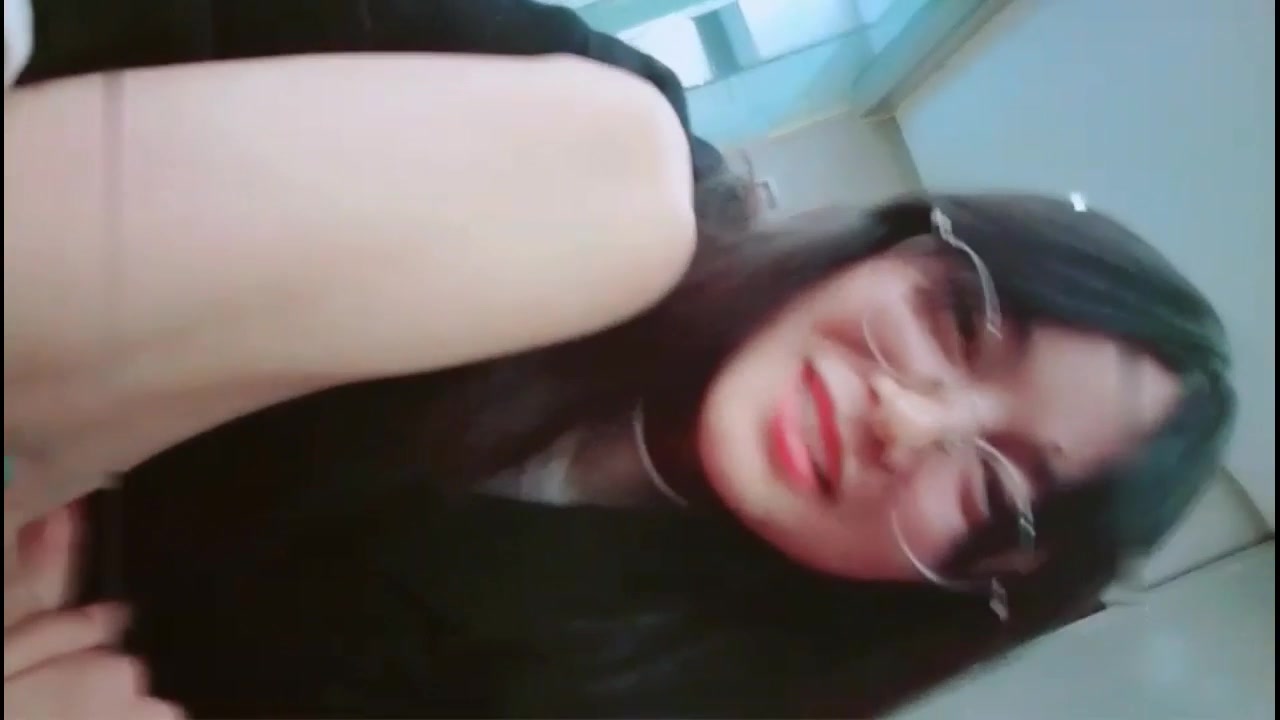 外表清純斯文知性大學生悶騷眼鏡妹周末酒店與帥氣男友瘋狂嗨皮 脫光光挑逗按倒床上69騎乘後入爽的欲仙欲死 國語720P高清