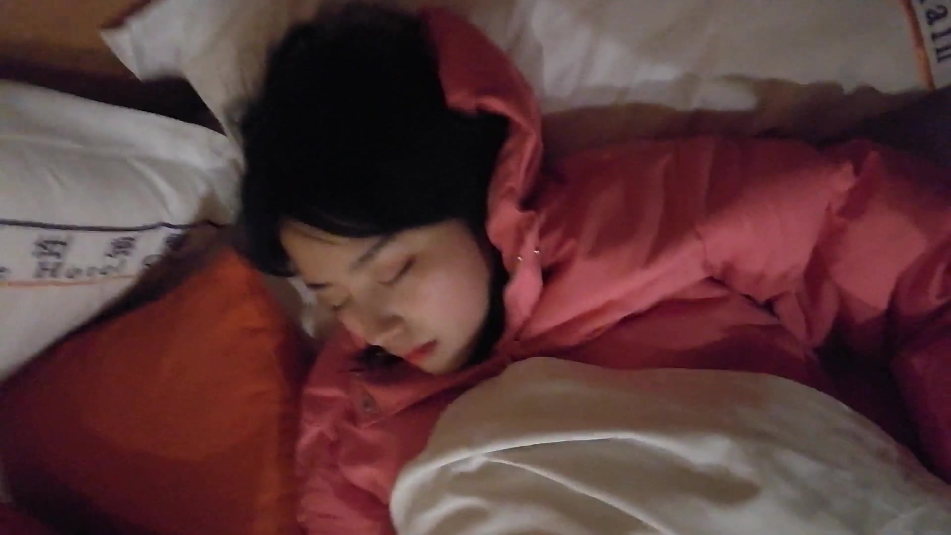 高價購得作品-97年網紅臉蛋可愛女友分手前最後一次見面被帶到酒店下Y玩 逼逼肥嫩得被操黑了 1080P高清原版