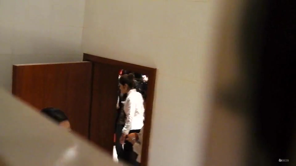 国际酒店厕拍系列四高级会所偷拍最漂亮的服务员高清无水印版