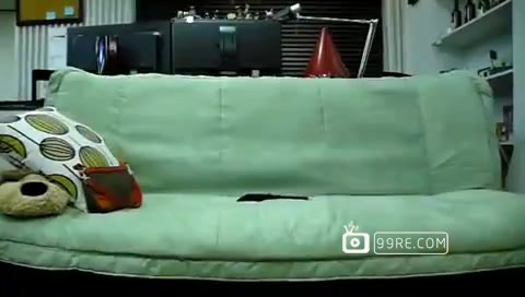 高中生放学回家沙发上嘿咻女生很嫩