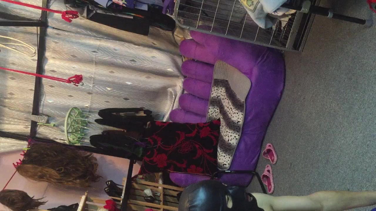 X母大侠最新作品之性感辣妈丝袜绑着JJ吊打居然射了高清无水印