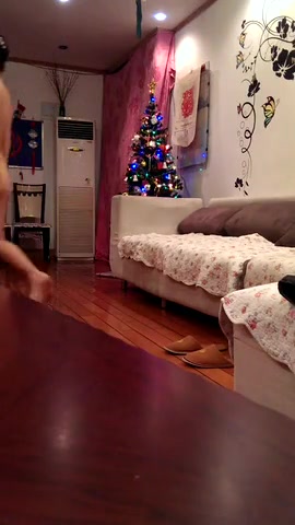 我们给你表演一下  荡妇诱惑快递小哥