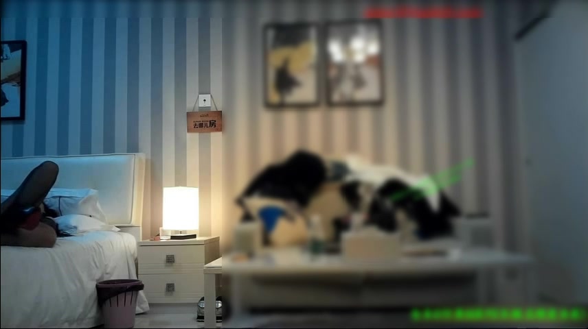 91C仔大战长腿名模爱杏美,抱起来干时美女说：好痛啊,放开我这样我会受伤的！操爽后美女还拍了长大鸡巴照片做纪念！