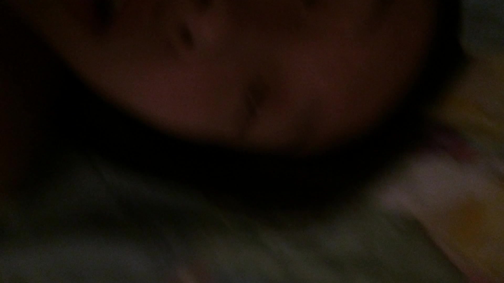 与超骚94小炮友啪啪啪，背入猛干，欲求不满地吮手指