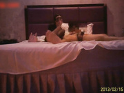 内裤哥带你走入天上人间头牌SUNNY黑丝高跟看着手机啪啪720P完整版