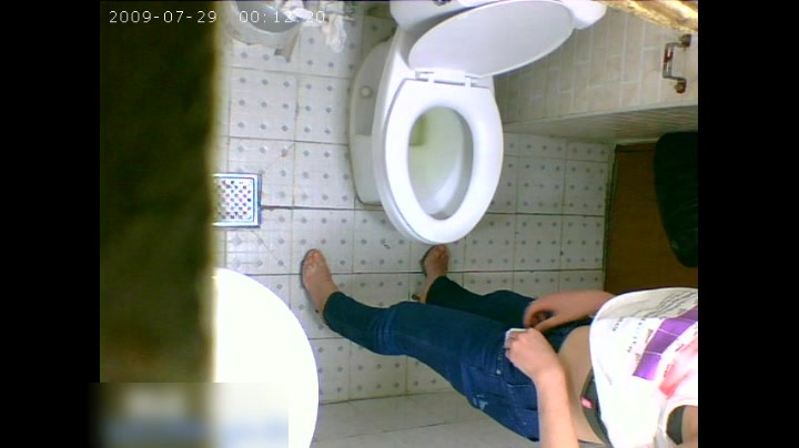 牛人手持设备偷拍苗