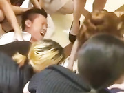 数位美女大战一位帅气小伙