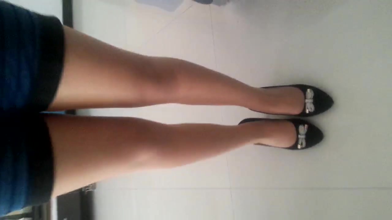 风骚寂寞干娘穿性感肉丝挑逗儿子啪啪，嫩穴被操得直叫，720P高清