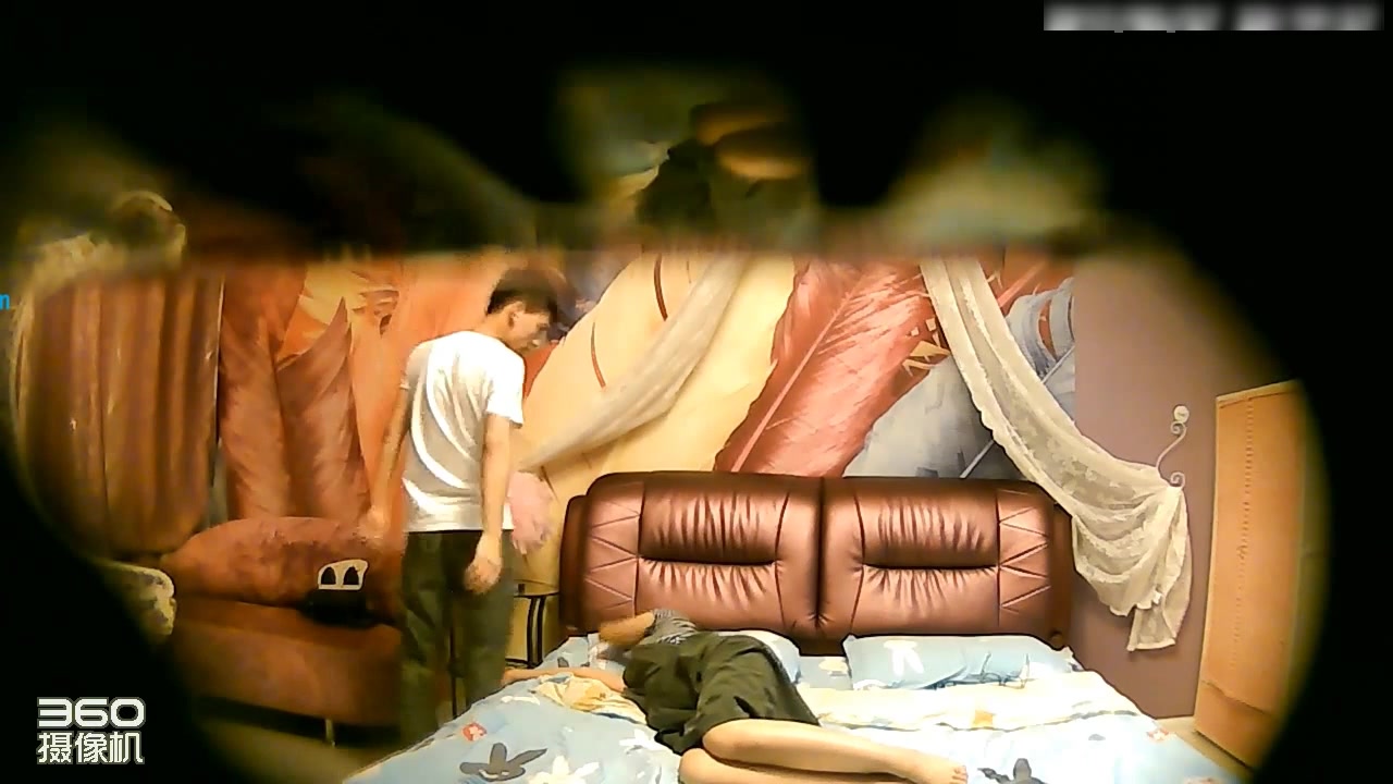 戴眼镜很文艺在校学生妹没想到叫闯这么浪 还让男友干快点 在床上你不是真心的爱我