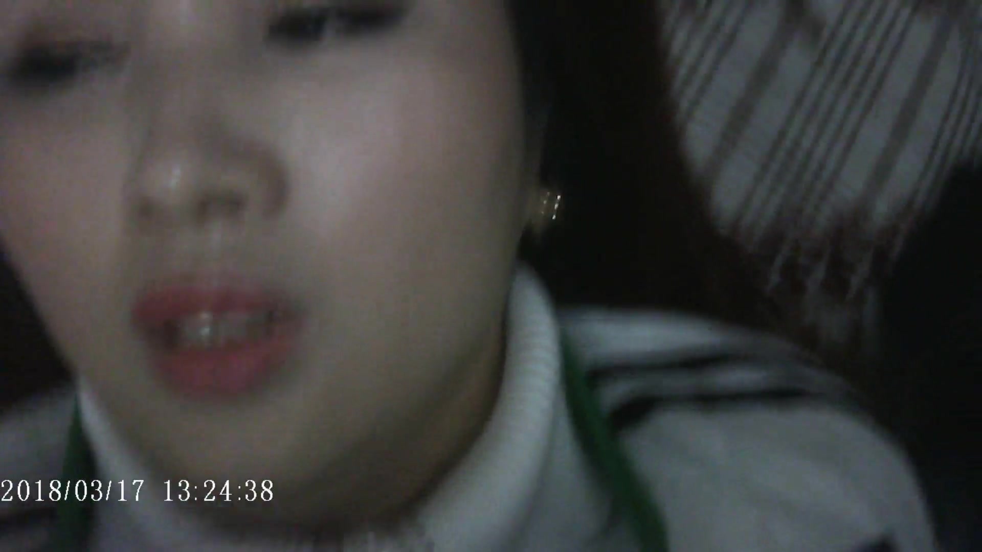 城中村嫖妓之站在巷口打扮的挺时髦的短裙妹子估计没干多久逼逼挺紧1080P高清多视角拍摄